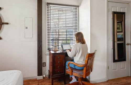 Romantic Colonial Hideaway in Historic Downtown - Pet Friendly - Foto 22