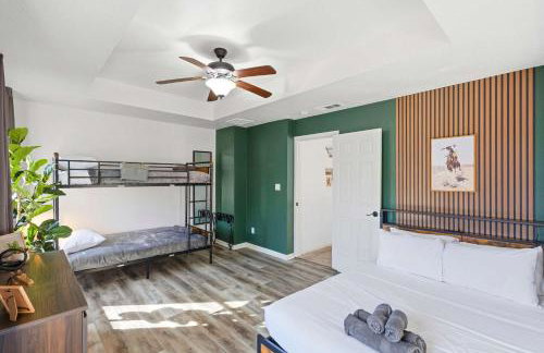 5-BD Vacation Retreat w Pool & Ping Pong - Foto 31