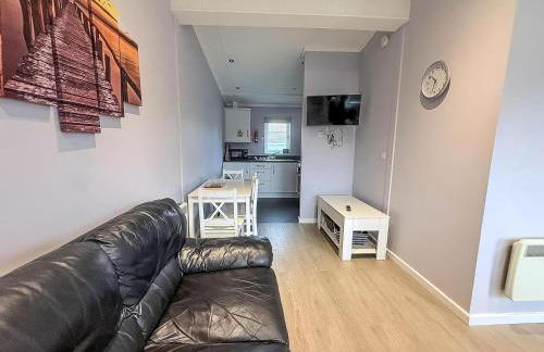 Cosy Chalet On A Beautiful Holiday Park In Lowestoft Ref 12080B - Foto 9