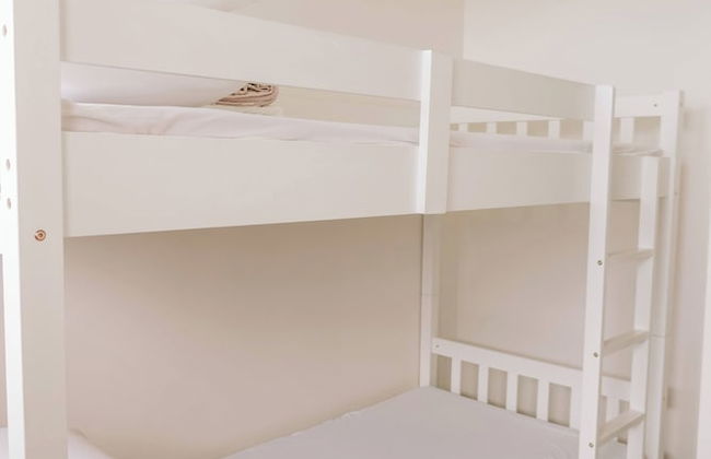 Spacious & Bright Family Escape - Photo 3