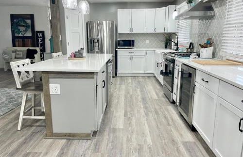 Rustic Chic in Charming Center Grove w Fenced Yard - Foto 12