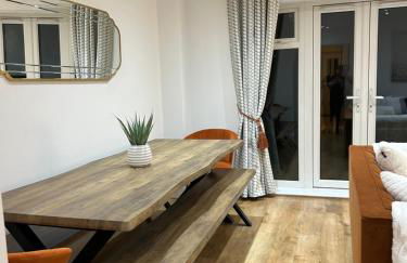 Kings Reach Slough nr Legoland and Ascot Stylish Homely House Sleeps Eight - Foto 10