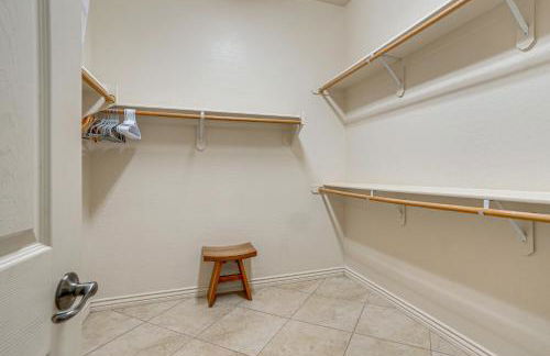 Walk to Parks Home with Pool in Surprise! - Foto 15