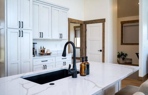 Blackbeary Cabin Bear Lake Views Hot Tub Occ 21 - Foto 12