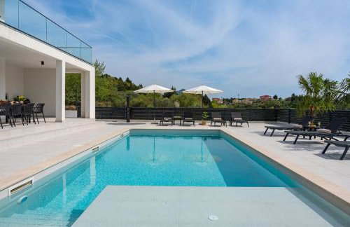 Villa Carmen with 5 en-suite bedrooms, 48 sqm pool, 8km from sea - Photo 11