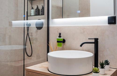 EDLER WOHNRAUM Elegantes Apartment mit Balkon, Boxspringbett, Kaffeevollautomat, Lift & Parkplatz - Foto 20