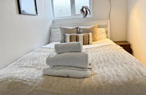 Cozy Hideaway With Hot Tub & Sauna Sleeps 7 - Foto 12