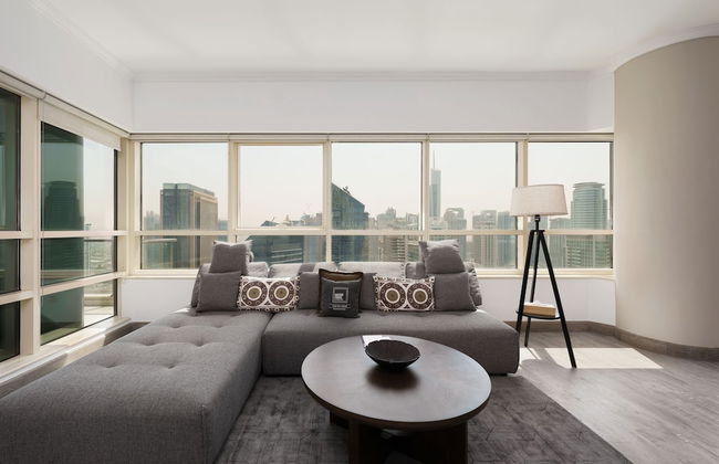 Maison Privee - Dreamy Apt with Jaw-Dropping Marina Views - Photo 10