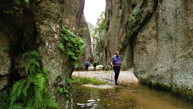 Faremos uma trilha entre rios estreitos