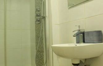 Heathrow Modern House with Parking & Fast WiFi - Foto 43