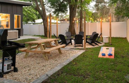 New-Dog Friendly,Hot Tub, Fire-pit, 1 mile to DTWN - Foto 50