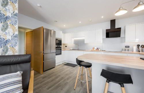 Sun-Soaked- Charming Views Overlooking the Harbour - Photo 11