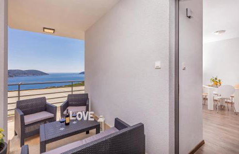 Apartmani D & J with Heated Pool & Stunning Sea View - Photo 51
