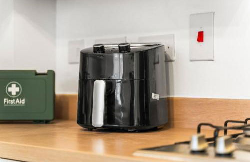 Spacious 3-Bed Home, Parking, Garden, Sleeps 7 - Foto 32