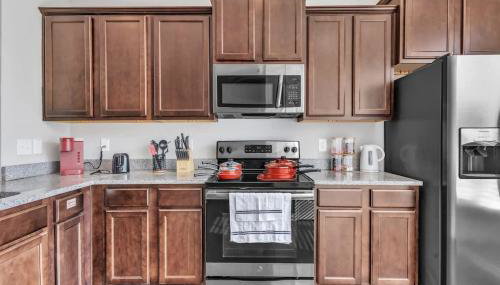 3BR Townhouse King Bed Garage Near NC State - Foto 2