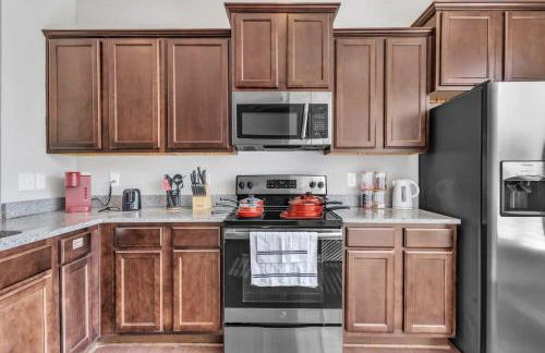 3BR Townhouse King Bed Garage Near NC State - Foto 2