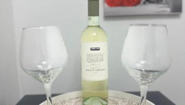 Relaxing Studio Getaway w BBQ, Patio and Parking - Foto 3