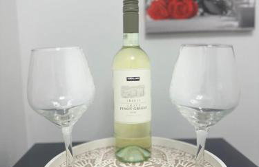 Relaxing Studio Getaway w BBQ, Patio and Parking - Foto 3