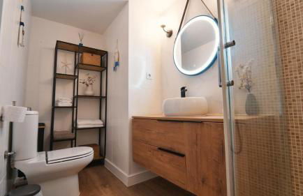 SeaHomes Vacations - Seafront Mediterranean Ap & PKG - Foto 8