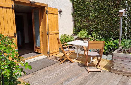 A4 km de Megève très joli studio avec jacuzzi ,vue sur les montagnes au calme - Foto 13