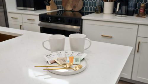 Modern Lake House 3 Blocks from the Lake! - Foto 5