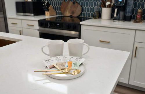 Modern Lake House 3 Blocks from the Lake! - Foto 5