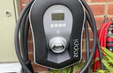 Cosy Cotswold Lodge by Your Home Here - ideal for families, log-burner, spa, private parking, EV Hookup included and heated swimming pools - Foto 24