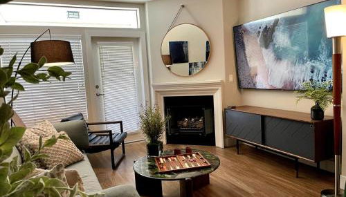 Designer 2 Bedroom with 3 Beds- Pool View, Gym, Parking - Photo 5