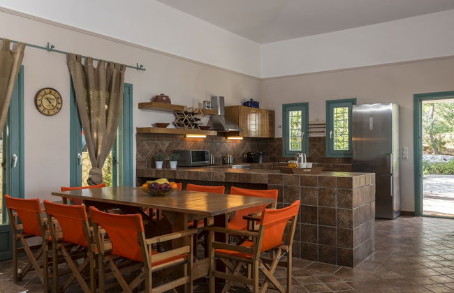 Electra Beachfront Villa - Photo 25