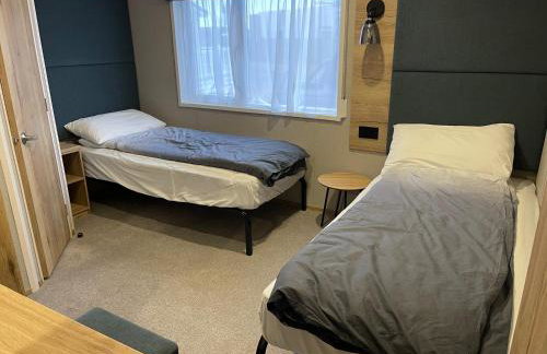 Chichester Lakeside Holiday Park Lakefront Lodge - Foto 28