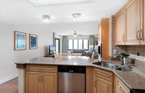 Sunrise beach views with top complex amenities and pool access! - Foto 16