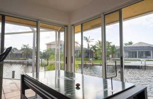 Waterfront Home With Heated Pool/Jacuzzi and only 1mile to beach - Foto 30