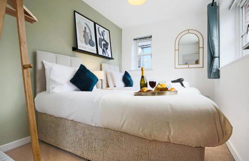 Middleton House with Free Parking, Fast-Wifi, SmartTV and Garden by Yoko Property - Photo 15