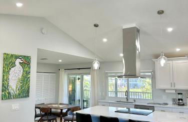 Tranquil Lakeview Home w Porch Bokeelia Retreat - Foto 3