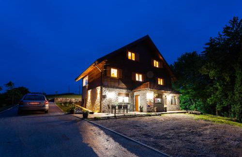 Apartment Stone and Wood - Photo 12