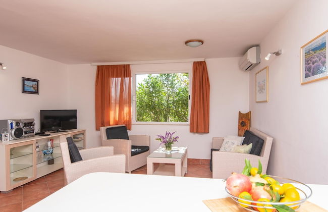 Holiday Home Barbie - Photo 11