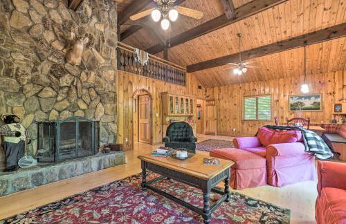 Serene Sky Valley Family Chalet with Fireplace - Foto 5