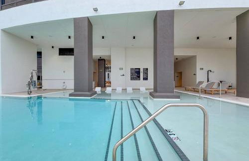 City Skyline Views & Rooftop Pool at District 225 - Foto 36