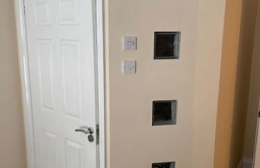 Spacious, sleeps 7, 2 baths, Central Saltash - Photo 34