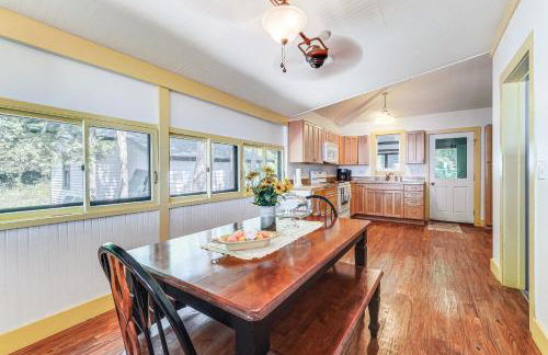 Torch Lake Getaway with Private Beach and Boat Dock! - Foto 8