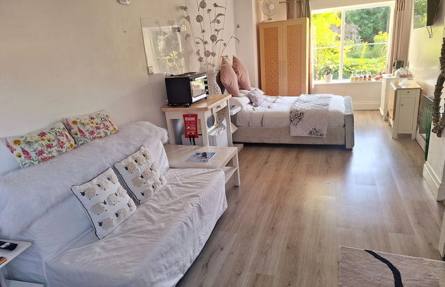 Luxurious Entire Studio in Axminster Suitable for - Foto 1