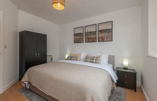 3-Bed Serviced Apt near M62, Leeds - Ideal for Up to 6 Guests - Long Stay Options - Free Parking and Wifi - Foto 2
