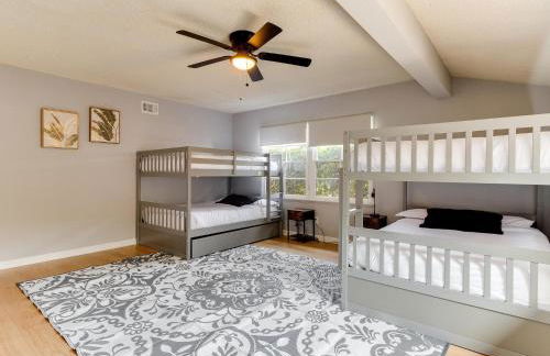 Charming 5 Bedroom Granada Hills House with Pool - Foto 24