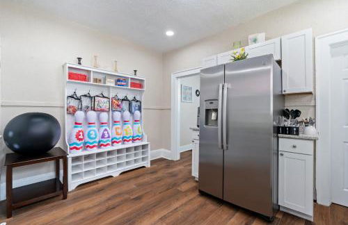 Bungalow Retreat! - Photo 8