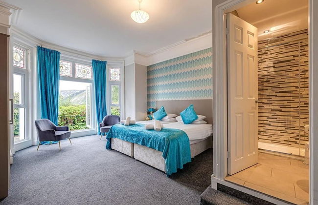 Delightful Holiday Home With sea Views and Hot Tub - Photo 2