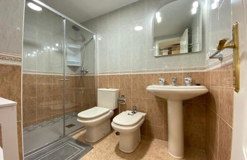 Fuengirola Holiday Apartment w/Balcony View & Pool - Photo 17