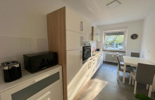 Spacious Apartment with Balcony - nearby Schlosspark - APOLONIAliving - Foto 59