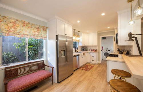 Charming Garden Cottage- steps to historic Old Town Half Moon Bay - Foto 7