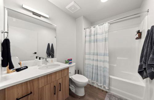 2BR Apartment in DT with Parking - Foto 18