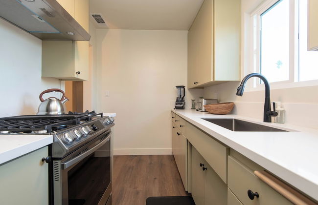 Wonderful 2-BR Apt Near Dodger - Photo 13